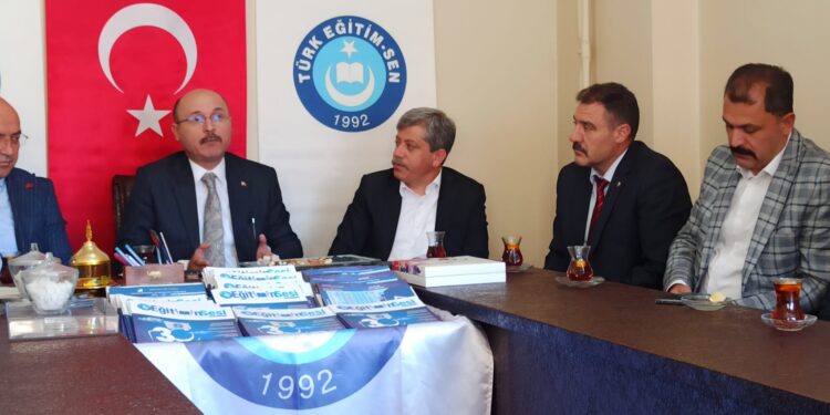 TÜRKİYE KAMU-SEN VE TÜRK EĞİTİM-SEN IĞDIR İL BAŞKANIMIZ ALİ ARSLAN, GENEL BAŞKANIMIZ TALİP GEYLAN İLE ERZURUM’DA YAPILAN İSTİŞARE TOPLANTISINA KATILDI